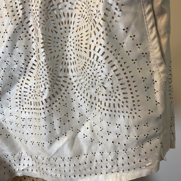 19. Blank NYC White Athletic Shorts Eyelet Elastic Waistband Size 31 - Picture 5 of 6